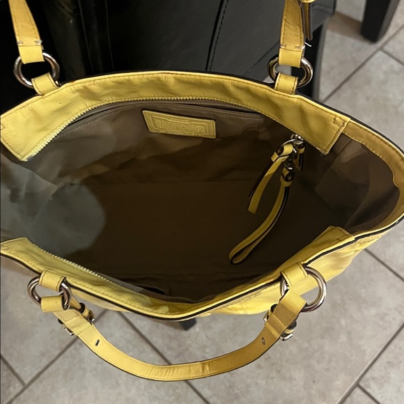 Coach Vintage East West Gallery Yellow Patent Leather Tote Bag. GUC. - Picture 14 of 15